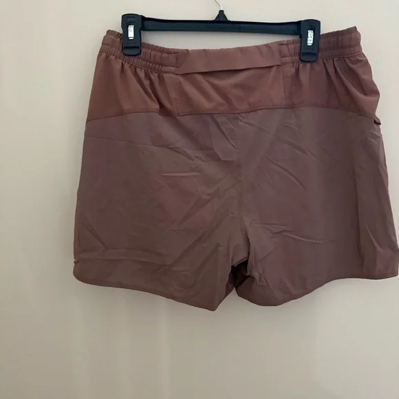 Vuori Men’s Course Run Shorts in Terracotta Dusty Red Drawstring - Picture 7 of 14